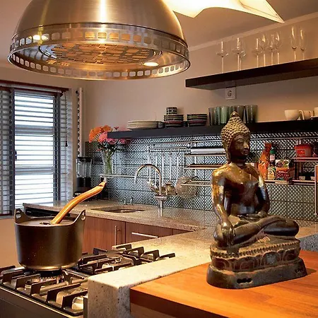 Luxury Apartment *